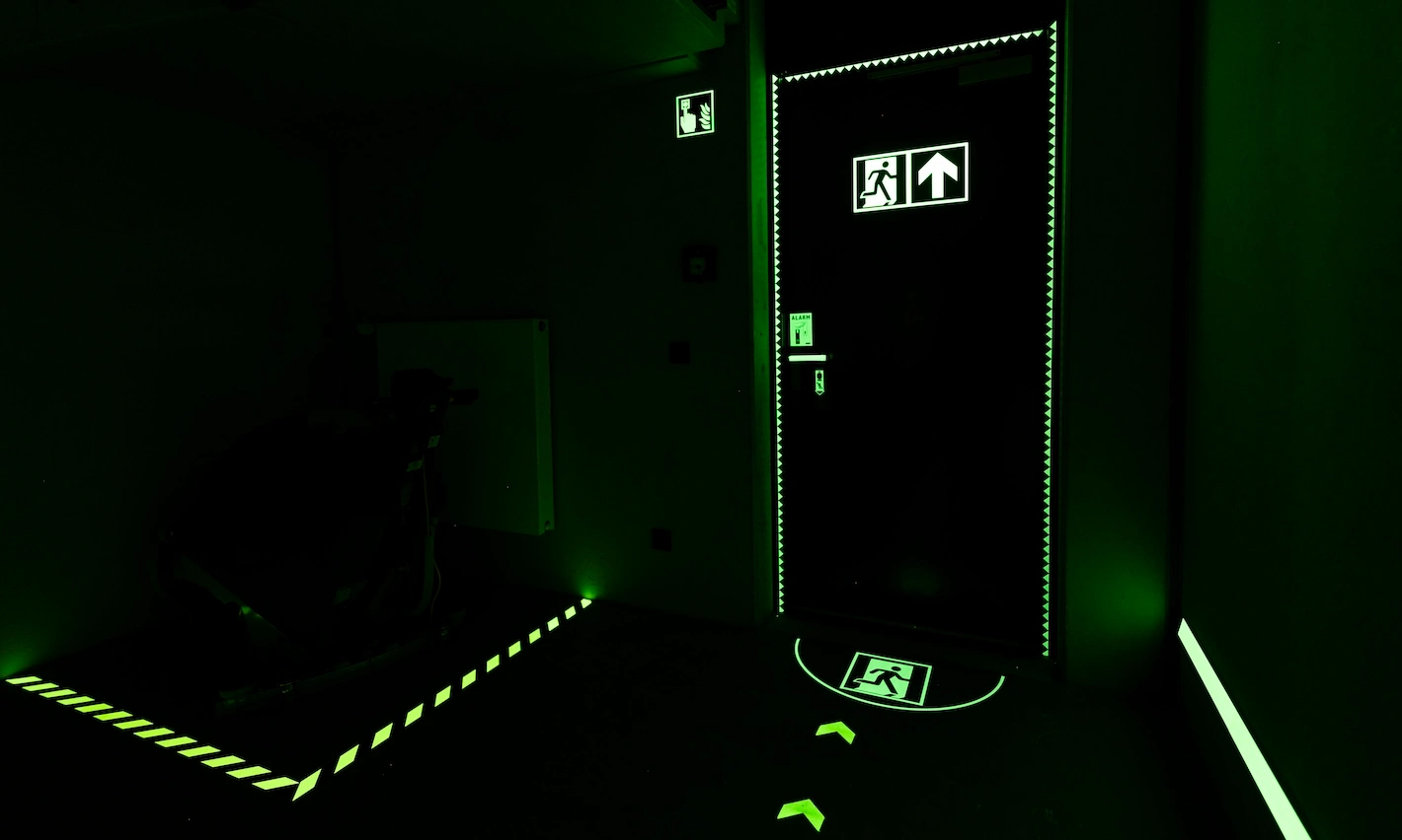 Fotoluminiscenčné značenie EverGlow – úniková cesta Fotoluminiscenčné značenie EverGlow – úniková cesta