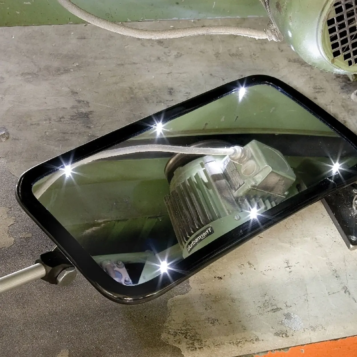 Inšpekčné zrkadlo s LED osvetlením